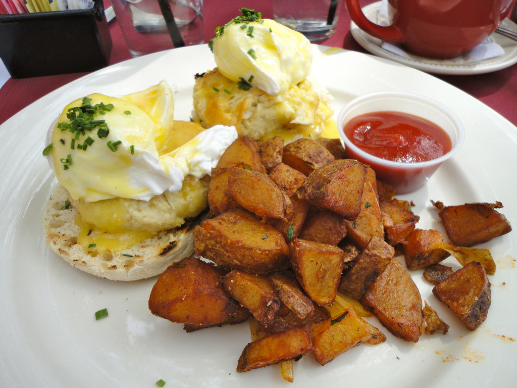 Chesapeake Benedict, Gigi Restaurant and Lounge (by Taylor McConnell)