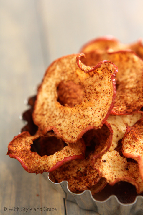 Baked Cinnamon Spiced Apple Chips (recipe)