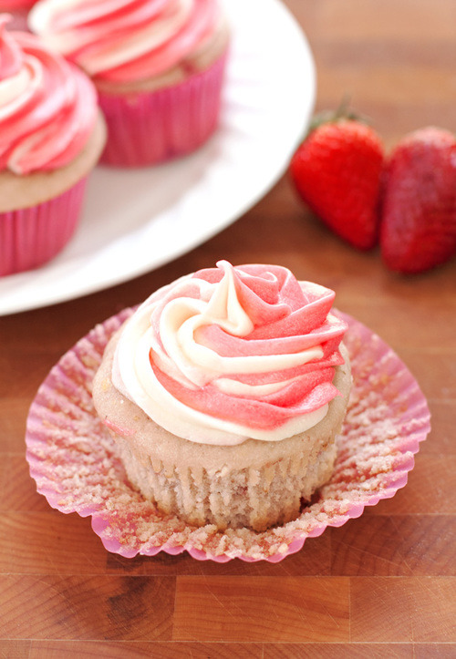 Strawberry cheesecake cupcakes