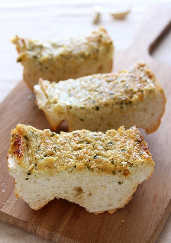 Caramelized Onion and Goat Cheese Garlic Bread