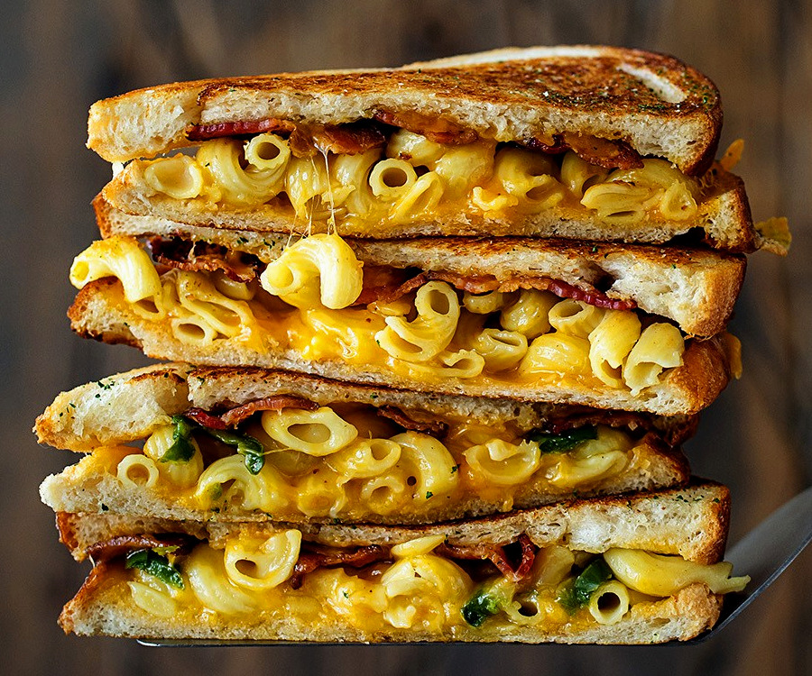 Bacon Mac and Cheese Melts